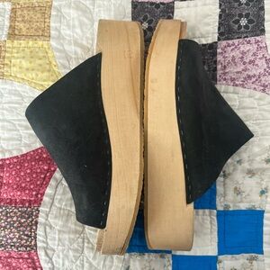 BRYR Norma Black Platform Clogs